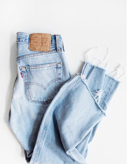 Style Inspiration | The Edit: How to Wear Mom Jeans & a Shopping Guide