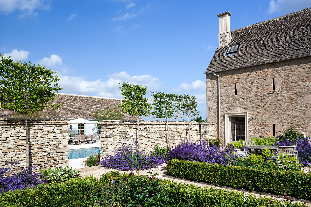 Décor Inspiration | A breath-taking barn conversion in The Cotswolds, England