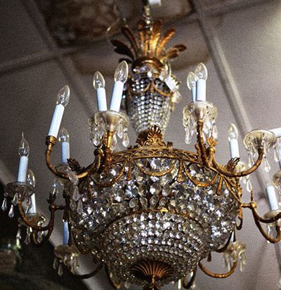 Photography : Silk Orchids & Chandeliers by Emily Faulstich