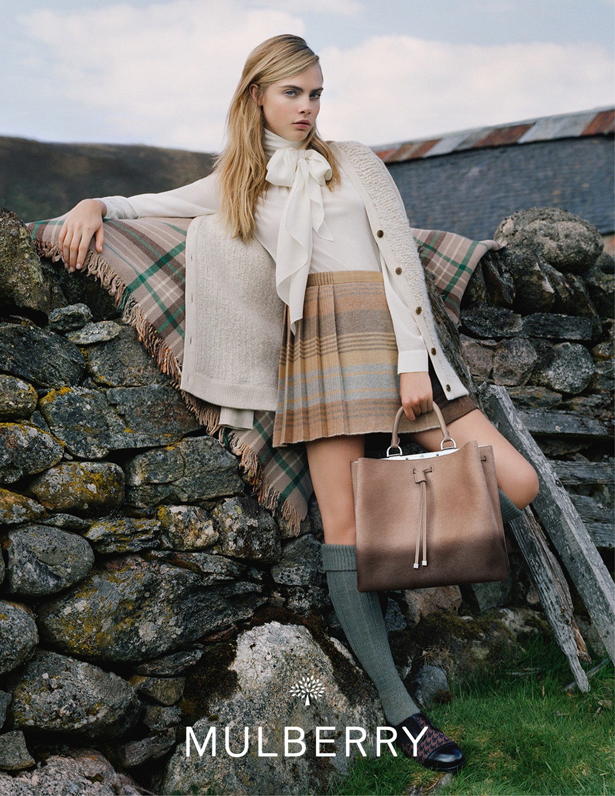 Ad Campaign : Cara Delevingne by Tim Walker for Mulberry