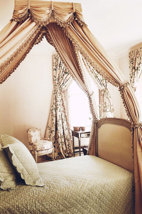 Design Inspiration : 20 Wonderfully Romantic Canopy Beds