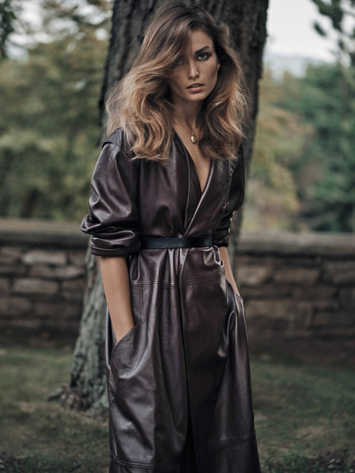 Style Inspiration 03.12.15 | 20 Images of Coats and Cosy Knits, Skinny Scarves, Sheer Pleats & Satin