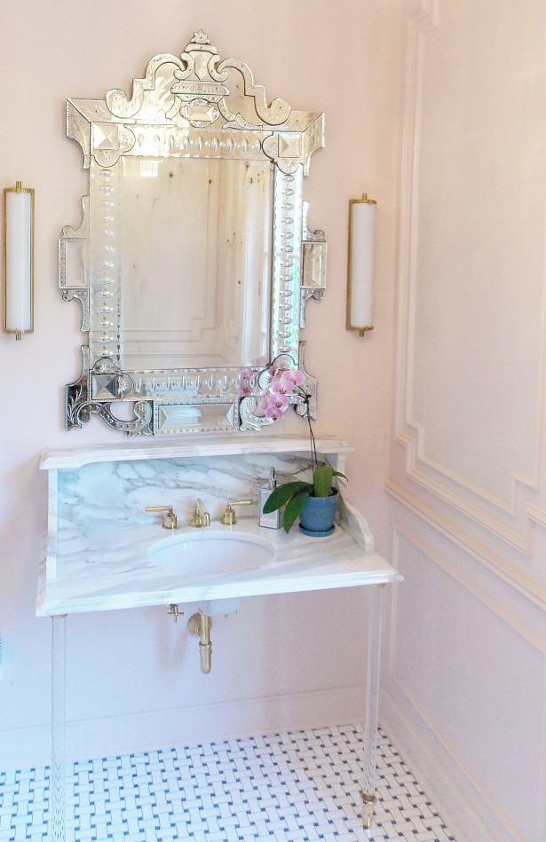 Décor Inspiration | Perfect Pairings: Venetian Glass Mirrors & Pretty Pastels