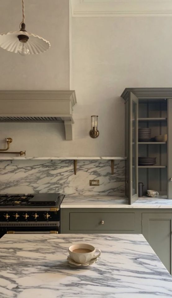 Décor Inspiration: Dramatic Marble