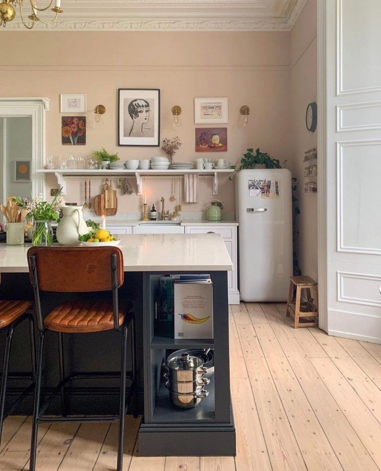 Jonquil by Edward Bulmer Natural Paint