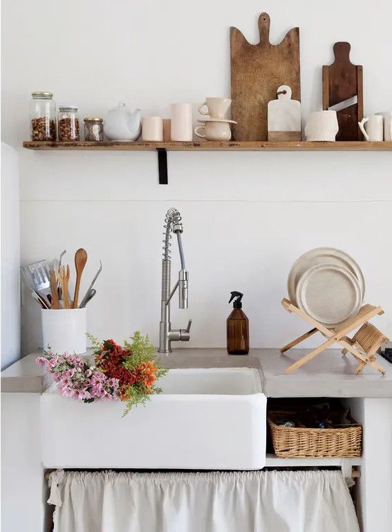 Décor | Storage Inspiration: Curtains Instead of Cupboards